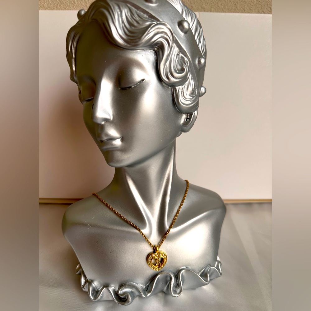 Burberry’s Gold Heart Pendant Rhinestone Necklace - Picture 4 of 12